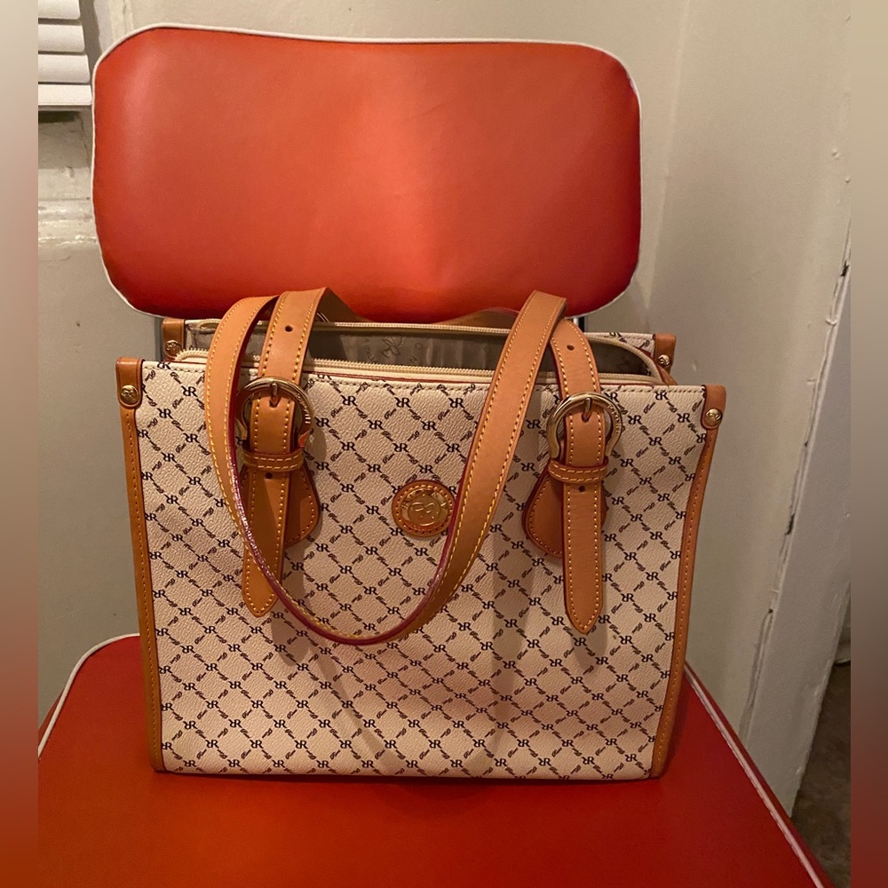 Rioni Signature Cream Small Shoulder Bag